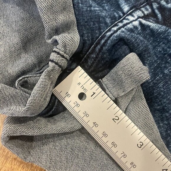 Divided by H&M Stretch Dark Wash Distressed  Denim Shorts Size 4 Cuffed Stretch - Picture 8 of 9